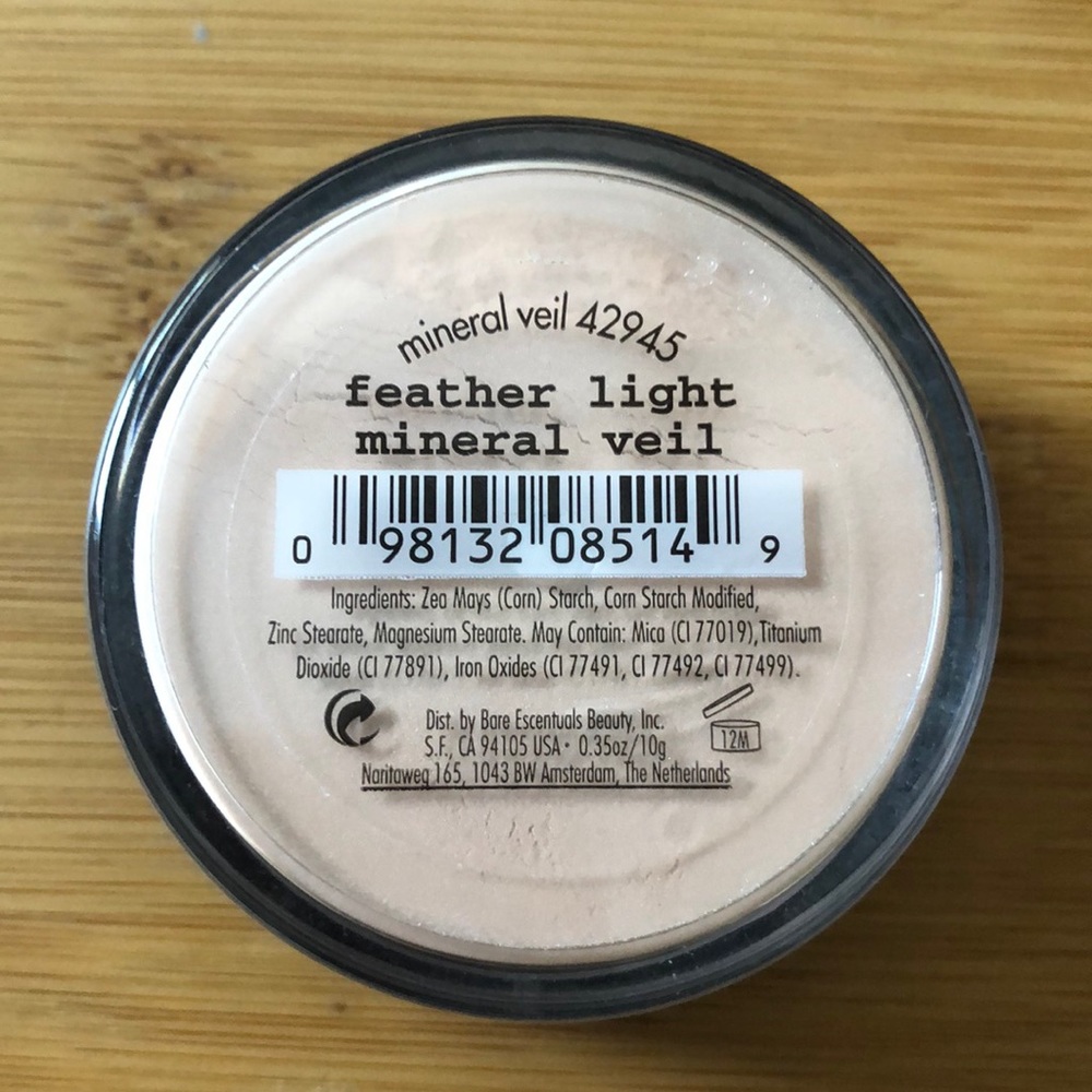 🖤 I. d. bareMinerals Feather Light Mineral Veil